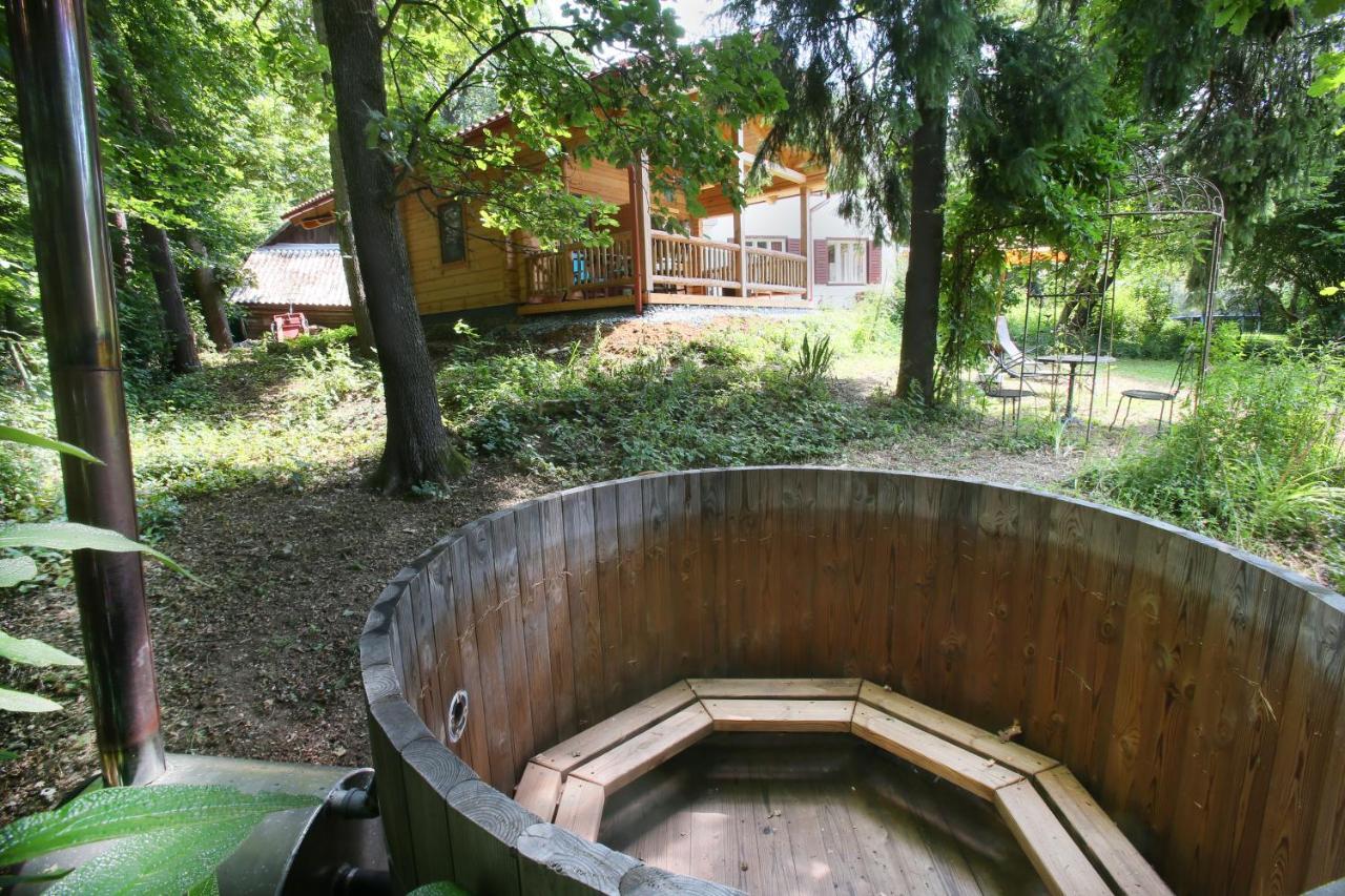 Blockhaus Chalet Mit Beheizbarem Badefass Und Infrarotsauna Auf Der Terrasse Oberschutzen Ngoại thất bức ảnh